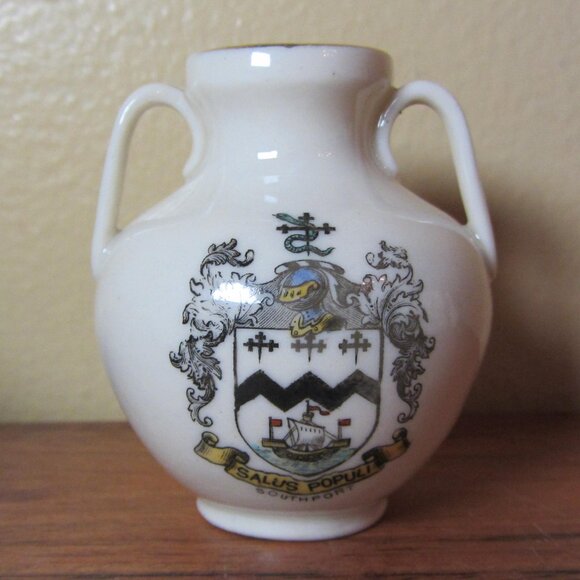 W.H. Goss crested heraldry china vintage Southport (GC070 Grace) - Picture 1 of 7